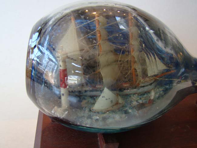 A fabulous late 19th or early 20th century Ship-in-a bottle diorama — image 5